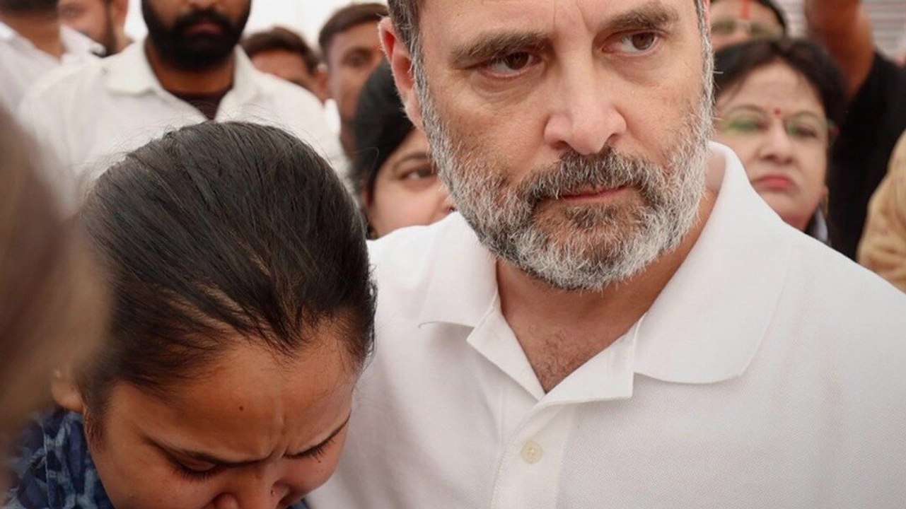 Pahalgam Attack में जान गंवाने वाले शुभम के परिवार से मिले Rahul Gandhi