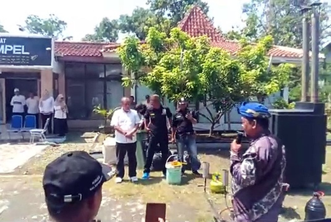 Uji Coba Incinerator Sampah di Kecamatan Karangampel