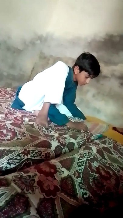 Kn kn nind uth k aisy krta ha😂😂😂