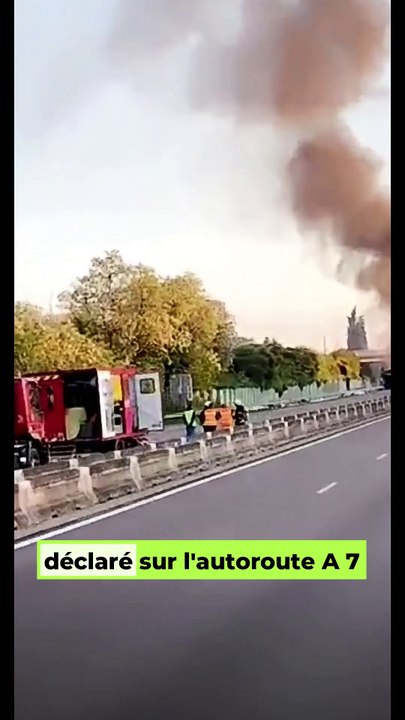 ⚠️ Un camion en feu sur l’A7 : des explosions, des fumées toxiques !