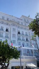 Fãs aguardam Lady Gaga no Copacabana Palace, mas quem aparece é o Stitch