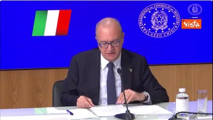 Valditara: «Alle superiori con 5 in condotta ci sarà la bocciatura, con il 6 si verrà rimandati»