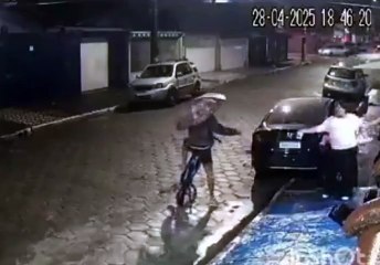 Homem mostra arma e assalta mulheres em Praia Grande; VÍDEO