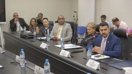 Exprocurador Caraballo comparece en Comisión de Relaciones Exteriores