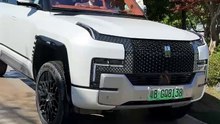 El Yangwang U8 de BYD flotando en un río en China