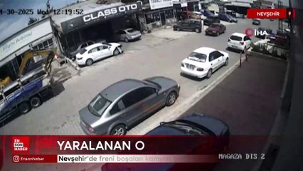 Nevşehir'de freni boşalan kamyon geri kayarak 4 araca çarptı