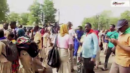 À l’appel de la Coordination nationale des associations de veille citoyenne ( CNAVC), des centaines de personnes ont pris d’assaut la place de la Nation de Ouagadougou ce mercredi 30 avril 2025 pour exprimer leur soutien au président du Faso, le capitaine