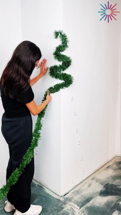 DIY Christmas tree that’s perfect for small spaces 🎄