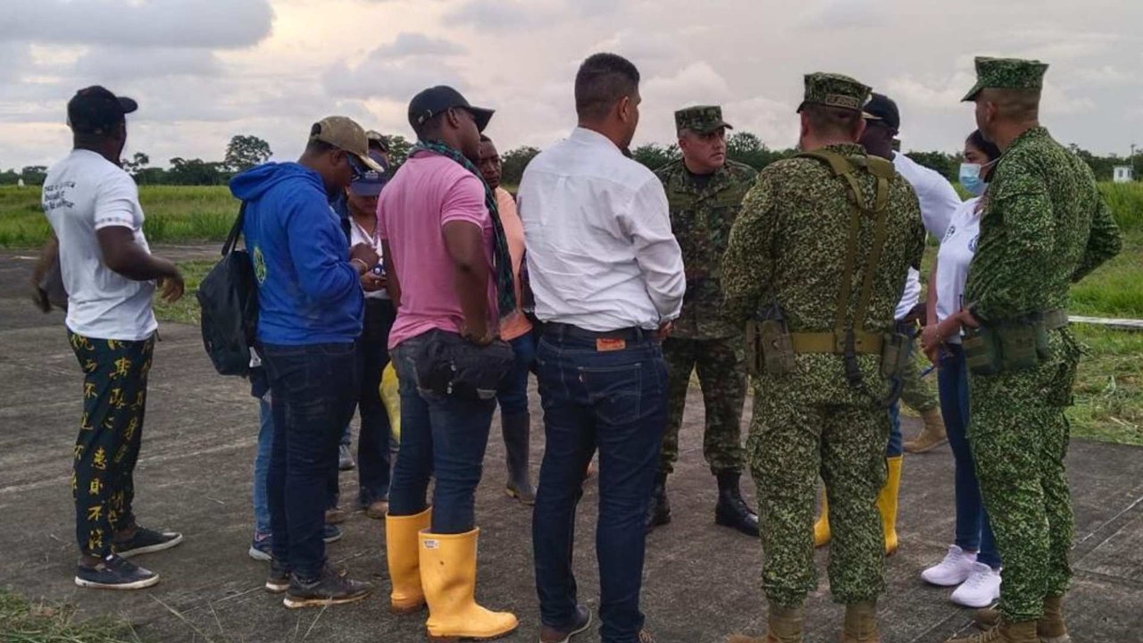 Dejan en libertad los ocho uniformados que habían sido secuestrados por pobladores en Nariño