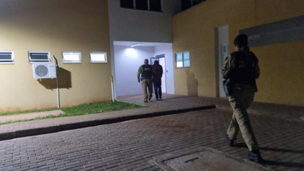 Homem é preso após ameaçar família e resistir a prisão