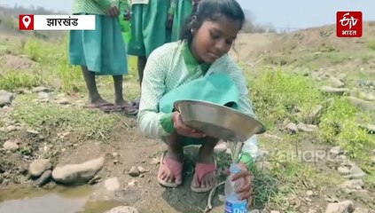 नदी का दूषित पानी पीने को मजबूर स्कूली बच्चे, जनप्रतिनिधि बोले- हमें पता ही नहीं!