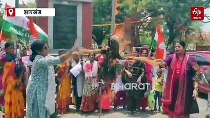 महिला कांग्रेस ने सीएम हिमंत बिस्वा सरमा का फूंका पुतला, कहा- हिम्मत है तो झारखंड आकर दिखाएं