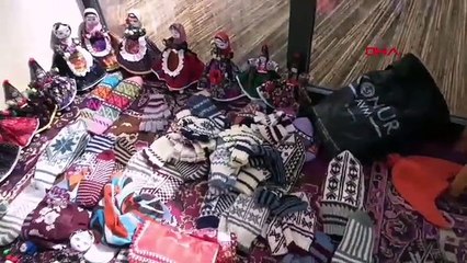 57 yaşında 42 yıldır sattığı bez bebekler için tam 5 dil öğrendi