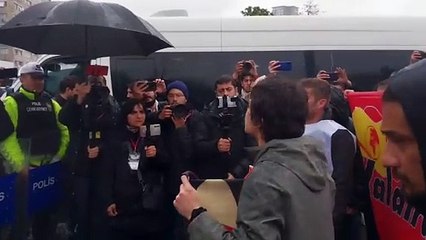 Birimizi alırsınız binimiz geliriz- Her yer Taksim, her yer direniş