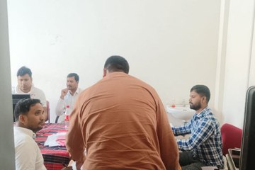 ACB raid: Video: एसीबी ने 10 हजार की रिश्वत लेते अस्पताल के लेखापाल और बाबू तो 20 हजार की घूस लेते पटवारी को किया गिरफ्तार