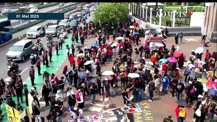 Suasana Terkini Demo Hari Buruh di Depan Gedung DPR