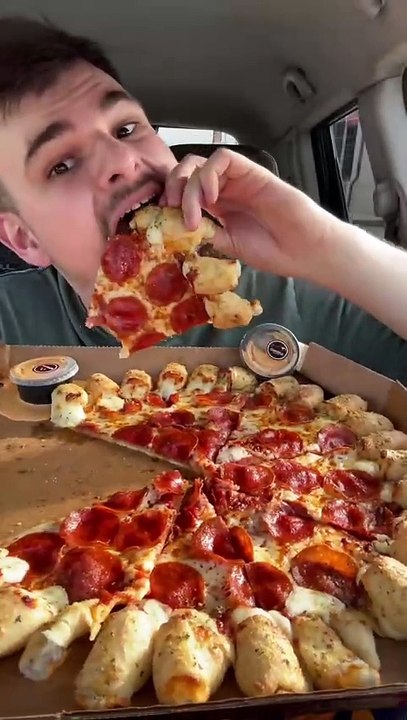 Follow for more ASMR videos🌮🍟 Credits: @lukefoods_ #mukbang #asmr #fastfood #asmreating