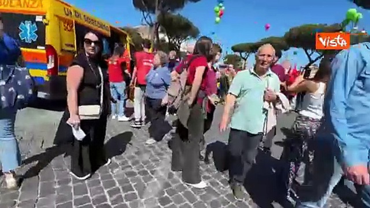 Primo Maggio a Roma, la manifestazione dei lavoratori. Ecco le immagini all'interno del corteo