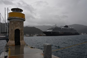 Kruvaziyer akını devam ediyor: Dev gemi Marmaris'e yanaştı