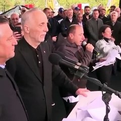 CHP Genel Başkanı Özgür Özel, Kartal’da TÜRK-İŞ Başkanı Ergün Atalay ile birlikte sahneye çıktı