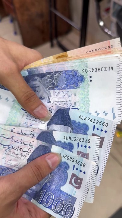 Pakistani money counting