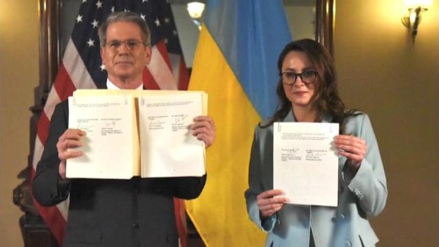 EEUU y Ucrania firman el acuerdo por las ‘tierras raras’.