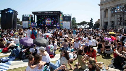 Concertone, già un migliaio di giovani in piazza