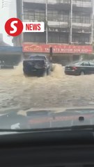 Heavy rain triggers widespread flooding in Klang
