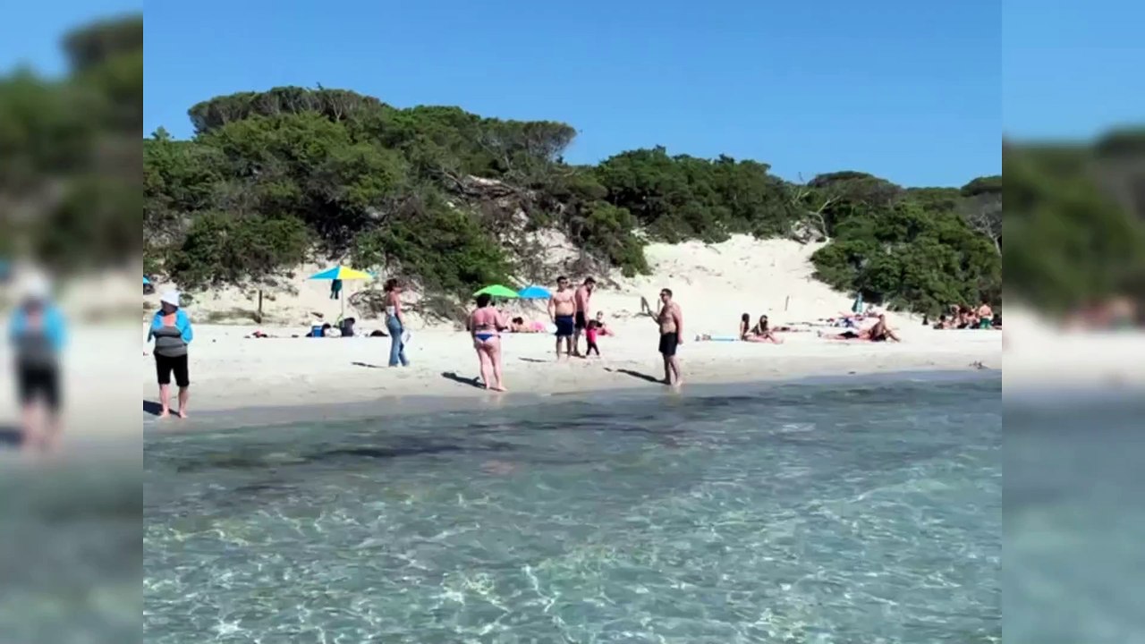Primo maggio, ad Alghero prove d'estate: primi bagni e spiagge affollate