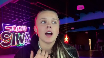 JoJo Siwa Says She Has ‘Sympathy’ for Mickey Rourke After His ‘Homophobic’ Comments