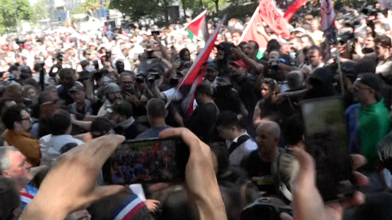 1er-Mai : des élus et militants socialistes pris pour cible dans le cortège à Paris