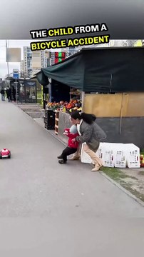 Kind woman 🍎 drops apples 🍏 saving boy from accident 🚸 #shorts