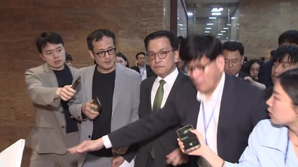 최상목, 탄핵안 상정 앞서 본회의 퇴장...묵묵부답 / YTN