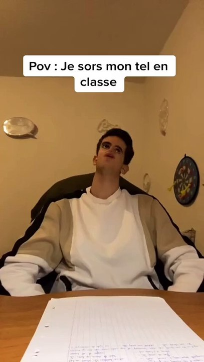 Je sors mon tel en classe 🤣