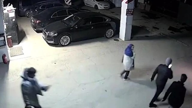 Çalışanlar, otel sahiplerinin araçlarını kurtarmaya gitmiş: O anlar kamerada