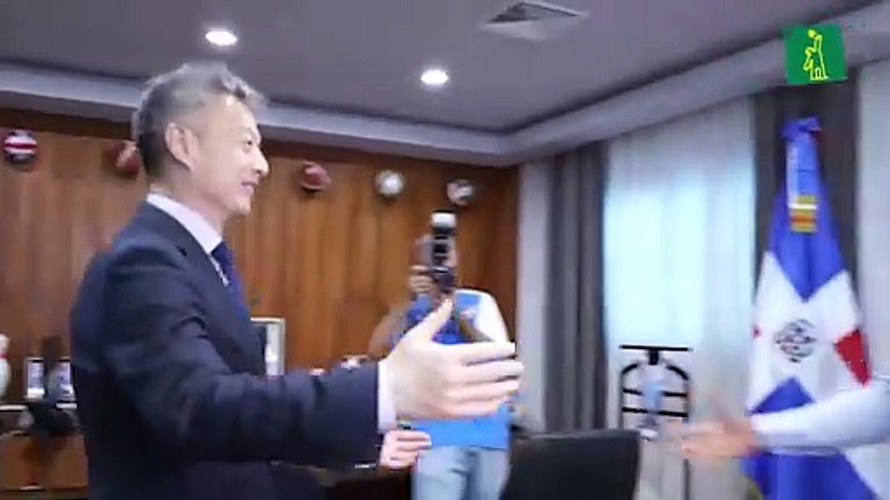 El ministro de Deportes, Kelvin Cruz, y el embajador de la República Popular China, Chen Luning, intercambiaron ideas en favor de ambas naciones.