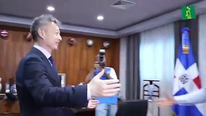 El ministro de Deportes, Kelvin Cruz, y el embajador de la República Popular China, Chen Luning, intercambiaron ideas en favor de ambas naciones.