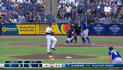 Salvador Pérez impulsa una carrera con doble