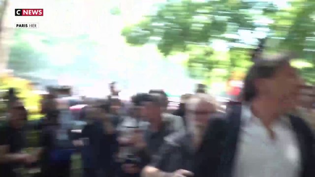 Manifestations du 1er-Mai : un stand du Parti socialiste pris pour cible