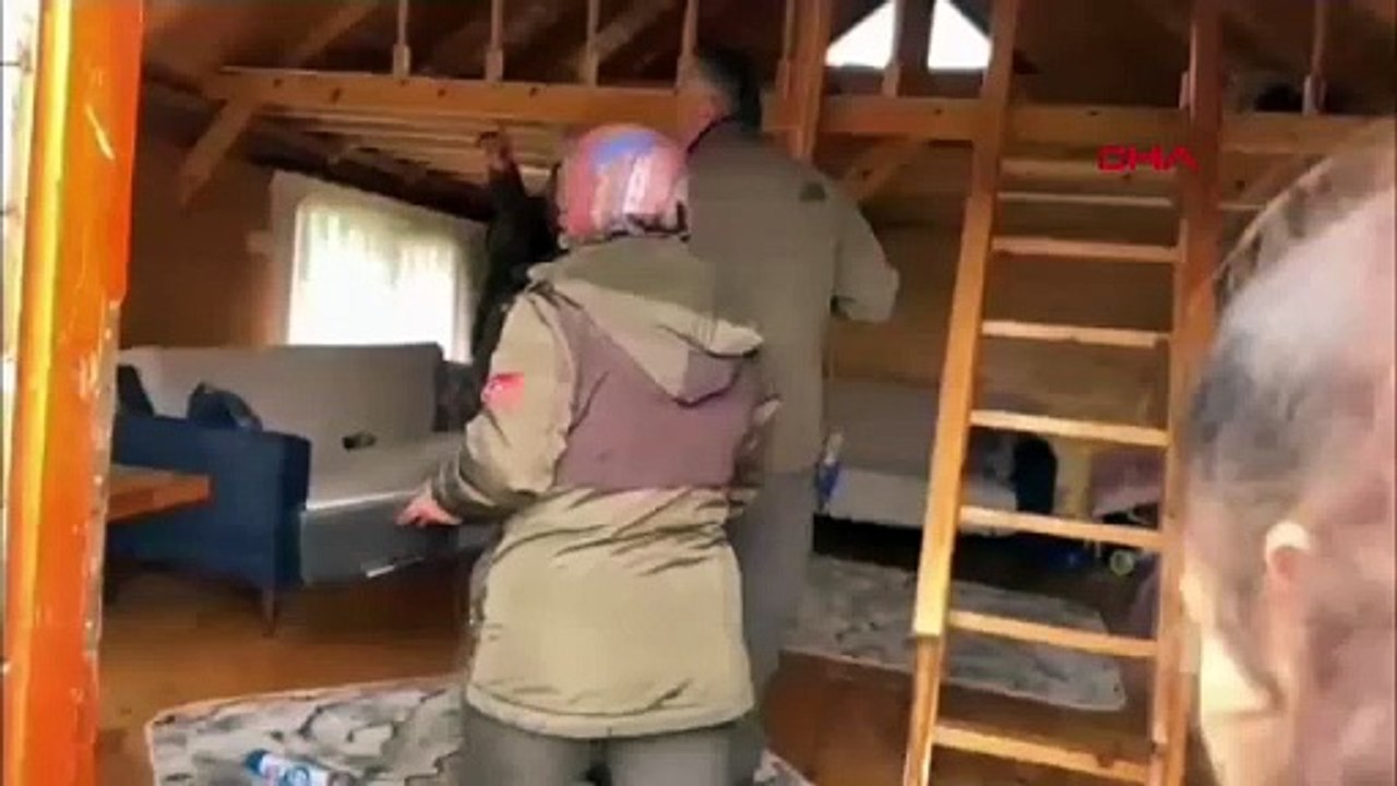 Baskın yapılan evden çıkanları görünce inanamayacaksınız!
