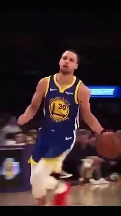 Steph Curry Finally Dunked