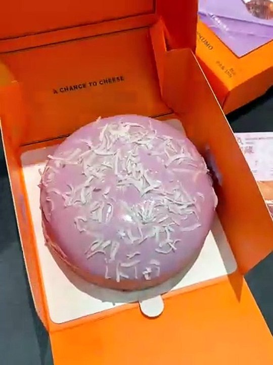 Yummy Taro Paste Cake!