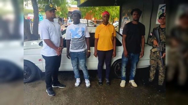 Arrestan dominicanos y un haitiano por transportar migrantes ilegales