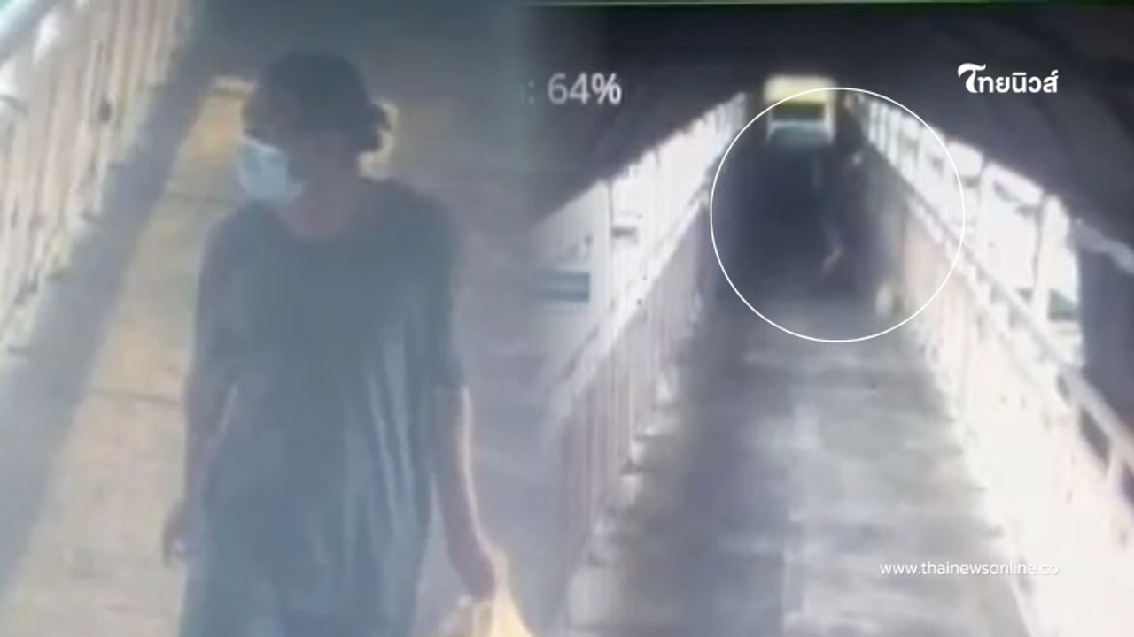 ดูชัดๆ นาทีคนร้ายขว้างปูนใส่รถ ถนนบางนา-ตราด คลิปวงจรปิดมัดแน่น