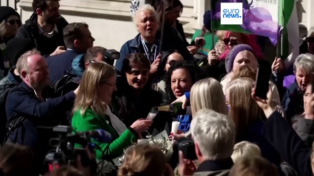 Federação inglesa de futebol exclui mulheres transgénero do futebol feminino em Inglaterra