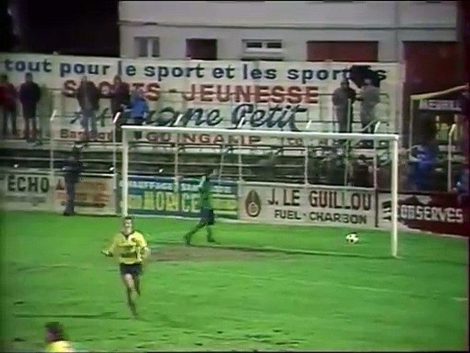 GUINGAMP - NOEUX LES MINES - 1981 - SAISON 1981/1982 -  2E -