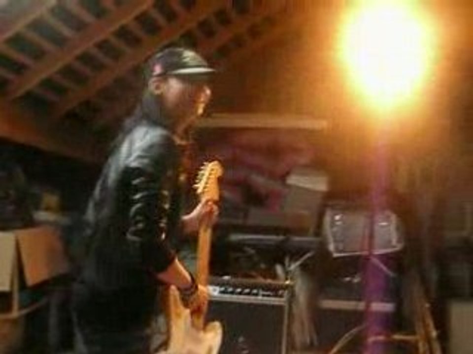 Autiste EMO joue d l'harpe et un taré a la batterie