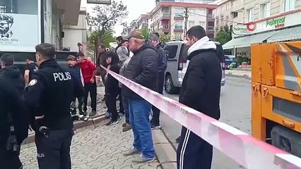 Sancaktepe'de yürekler ağza geldi! Otomobil telefoncuya daldı!