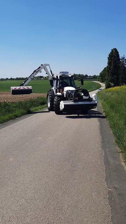 Quatre nouveaux tracteurs pour la campagne 2025 de fauchage dans l'Eure