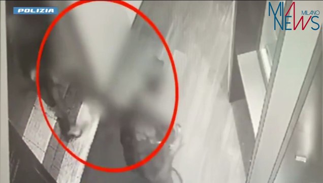 Rapine con la scusa della sigaretta, minacce di morte e aggressioni: due arresti